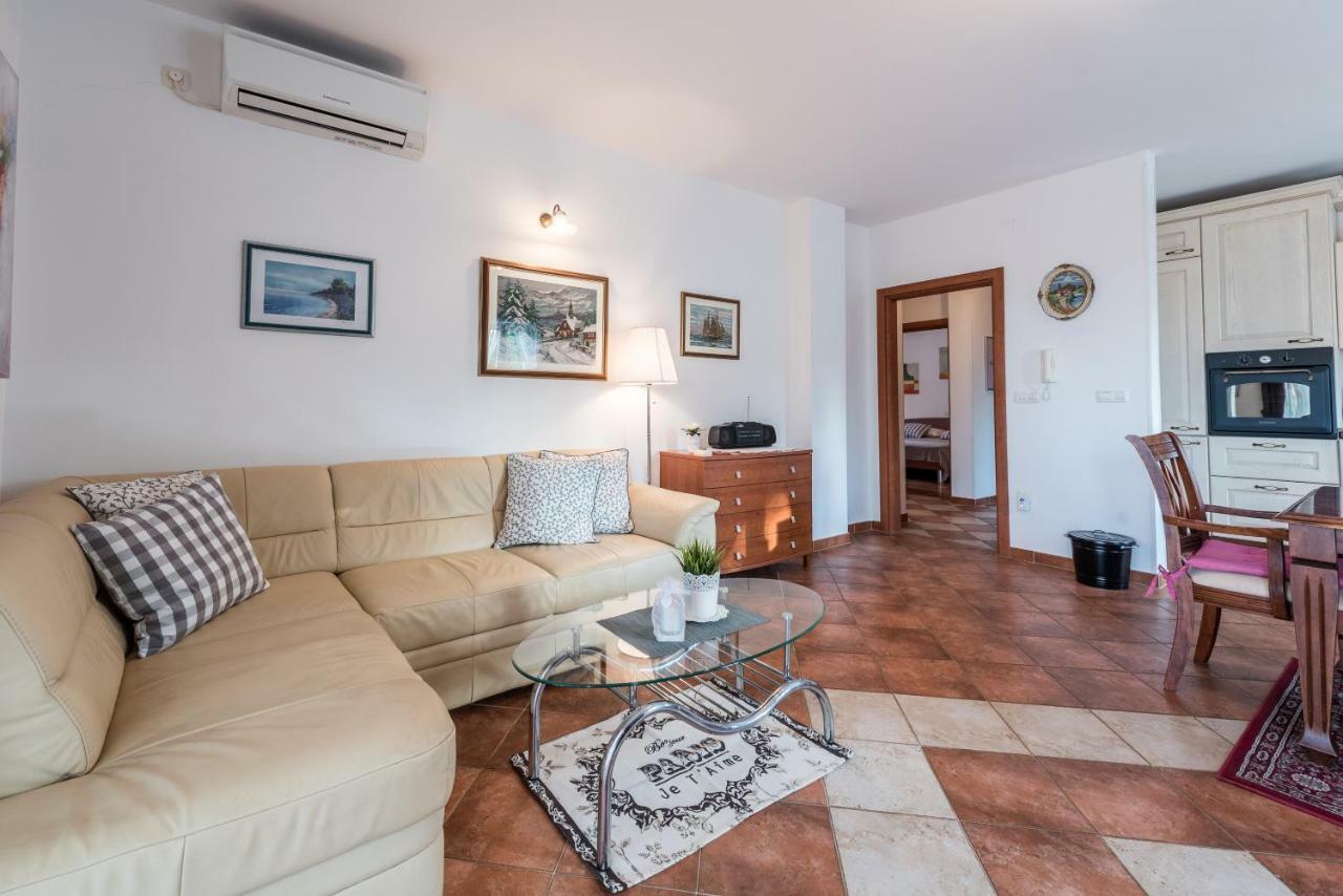 Apartments Jelavic Sutomiscica Экстерьер фото