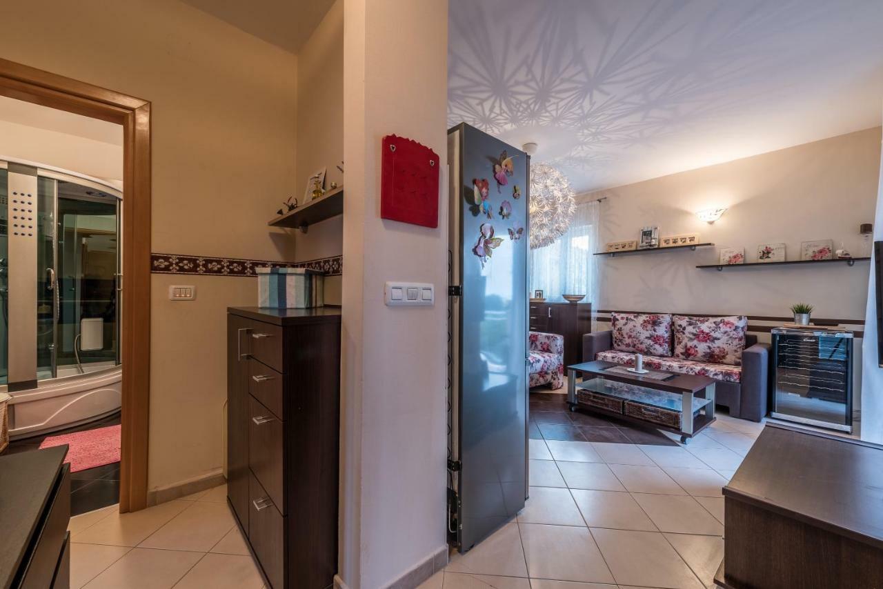 Apartments Jelavic Sutomiscica Экстерьер фото